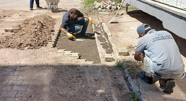 Kahramankazan Belediyesi Fen İşleri Müdürlüğü ekipleri, ilçe genelindeki kapsamlı bakım çalışmalarını yürütmeye devam ediyor.