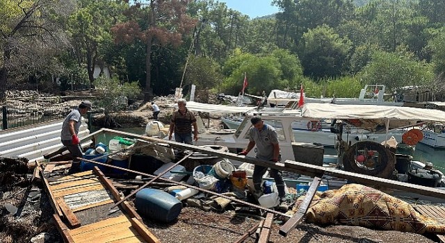 Kemer Balıkçı Barınağındaki kaçak yapılar kaldırıldı