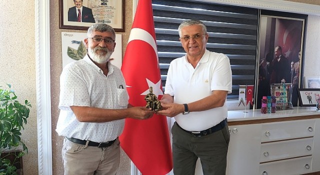 Kurttan Başkan Topaloğluna ziyaret