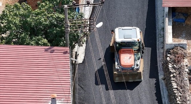 Aydın Büyükşehir Belediyesi, kent genelinde vatandaşlar için daha güvenli ve konforlu yollar oluşturmaya devam ediyor.