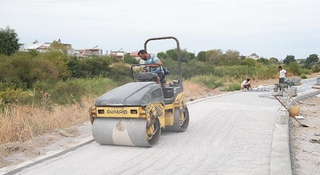 Burhaniyede yollar yenileniyor