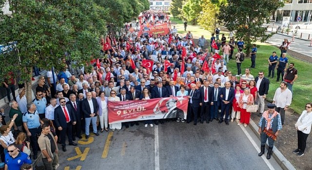 İzmirliler Zafer Yürüyüşünde buluştu