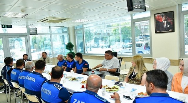 Kahramankazan Belediye Başkanı Selim Çırpanoğlu, Zabıta Haftası dolayısıyla Zabıta Müdürlüğünü ziyaret ederek personellerle bir araya geldi