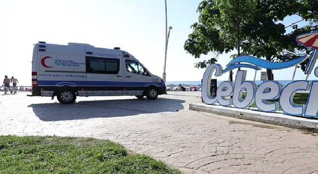 Mavi ambulanslar ve sağlık ekipleri plajlarda görev başındaydı; Büyükşehir en zor anlarında yanlarındaydı