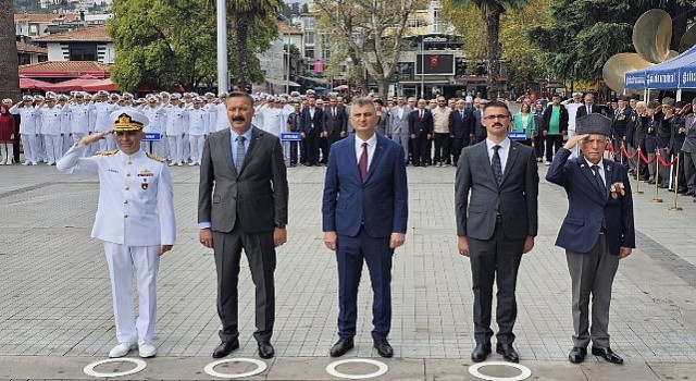 Mustafa Kemal Atatürke, “Gazî” ünvânı ve “Mareşal” rütbesi verilmesinin 101.yıl dönümü ve “19 Eylül Gaziler Günü” Gölcük Anıtparkta törenle kutlandı.