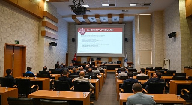 Selçuklu Belediyesinde görev yapan birim müdürlerine “Kadına Yönelik Şiddetle Mücadele, Erken Yaşta Evlilik ve Zorla Evlilik” konularında eğitim verildi