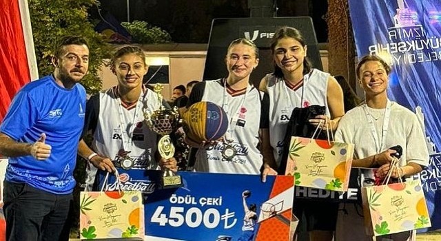 Sokak basketbolu rekabeti dostluk içinde tamamlandı İzmir Cup