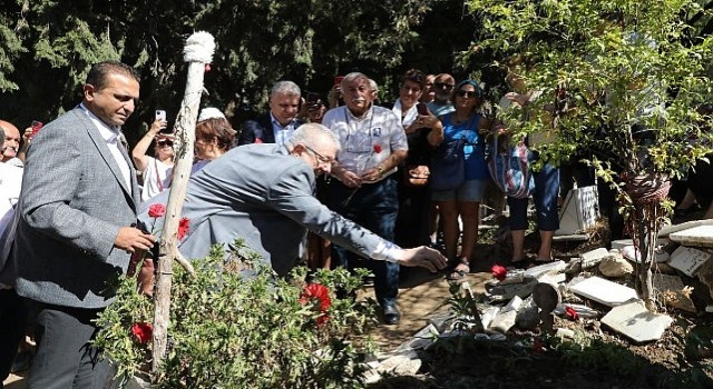 Tuncel Kurtiz, Edremitte ki mezarı başında anıldı