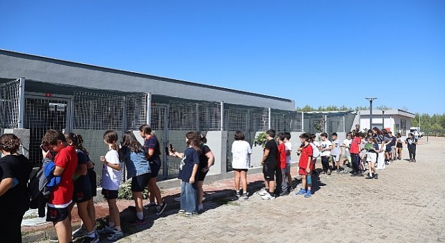 Antalya Büyükşehir Belediyesi Sokak Hayvanları Bakımevine öğrencilerden ziyaret