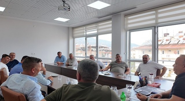 Başkan Özel, Mermer Sektörü Temsilcileriyle bir araya geldi.