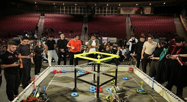 Geleceği Kodlayan Gençler Küçükçekmecede VEX Robotics Turnuvasında Buluştu