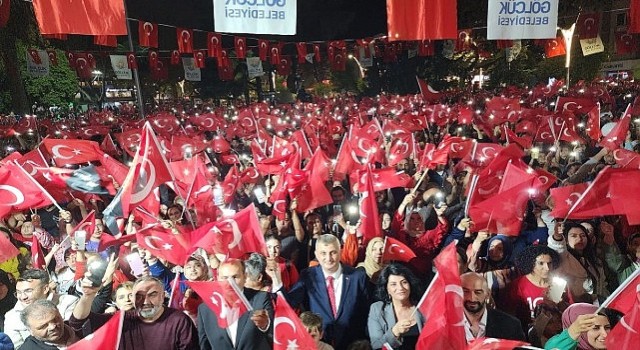 Gölcük Belediye Başkanı Ali Yıldırım Sezer, yayınladığı mesaj ile 29 Ekim Cumhuriyet Bayramı&#39;nı kutladı.