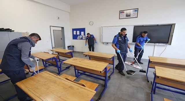 İstanbul Büyükşehir Belediyesi (İBB), öğrencilerin temiz ve sağlıklı bir ortamda eğitim görmelerine destek sağlamak amacıyla “İBB Temiz Okul Projesini başlattı