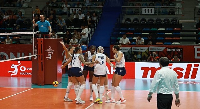 Kadın Voleybol Takımından İlk Maç İlk Galibiyet