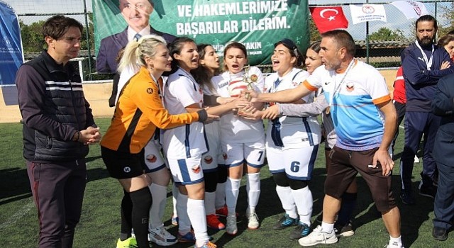 Kadınlar futbol oynarsa dünya yerinden oynar