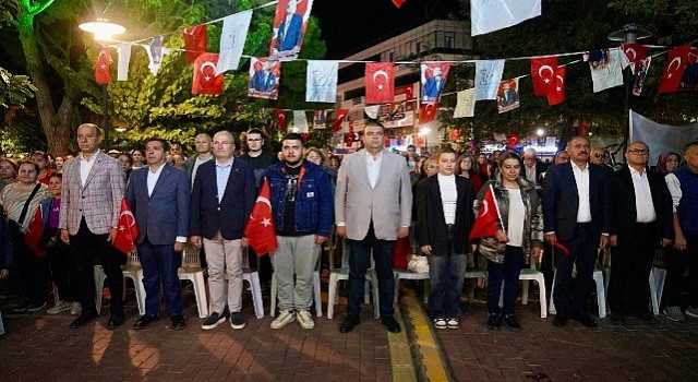 Seferihisar Belediyesi, 29 Ekim Cumhuriyet Bayramının 101. yılına özel konser ve fener alayı gerçekleştirdi.