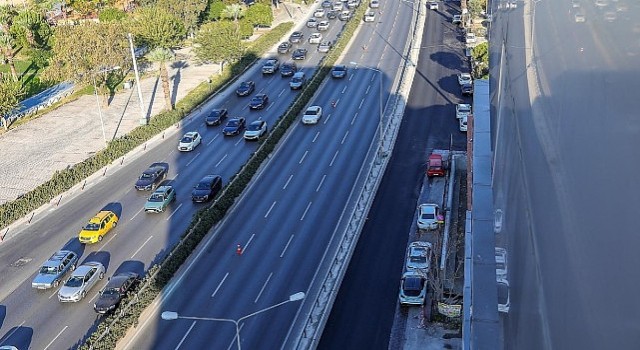 Bayraklıda yol ve köprü yenileme çalışmaları sürüyor