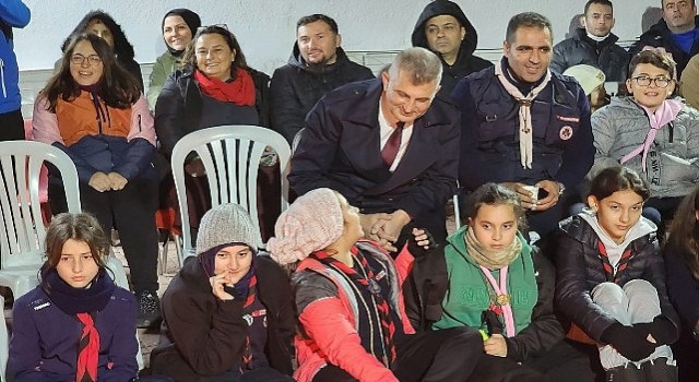 Gölcük Belediye Başkanı Ali Yıldırım Sezer, Aksığın İzci Kampında Gölcük Belediyesi İzcileri ile bir araya geldi.