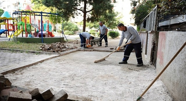 Karşıyaka Belediyesi 1 ayda 100den fazla parkı bakıma aldı