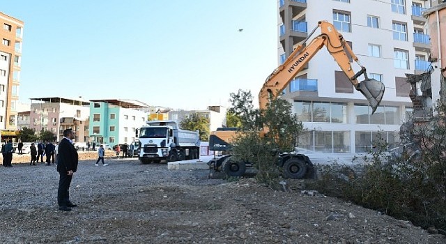 Metruk Binaların Yıkımı ile Çiğlide Trafik Rahatlıyor