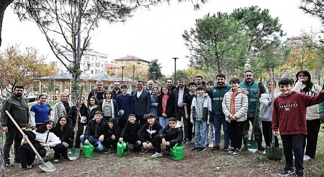 ”Millet Bahçesine 30 fıstık çamı dikildi”