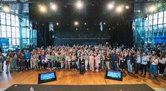 Öğretmenler, 24 Kasımda Öğretmen Ağının, Mehmet Zorlu Vakfı Ana Partnerliğinde Düzenlediği “Yaratıcı Özgüven Festivali”nde Buluşuyor.