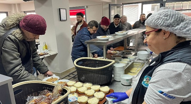 &apos;Kent Lokantası ve Halk Mandıra 10 Binlerce Kişiye Ulaştı Zeyrek, “Üreten, ürettiğini adilce hakça bölüşen bir 0düzen”