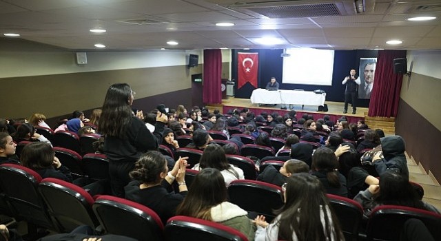 Bakırköy Belediyesi Gençleri Afetlere Karşı Bilinçlendiriyor