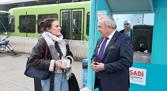 Başkan Şadi Özdemirden öğrencilere çorba ikramı