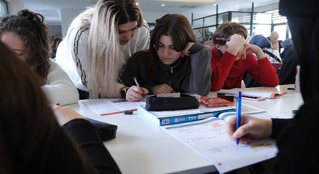 Büyükşehir den gençlere başarı ve motivasyon kampı; Akademi Lise öğrencileri TYT için kampa girdi