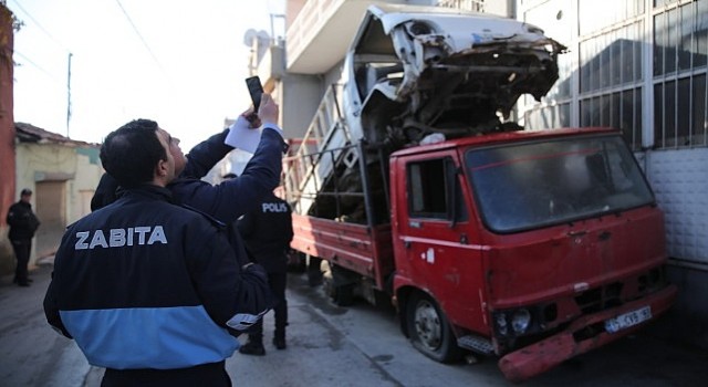 Konak zabıtasından hurdacılara ve hurda depolarına sıkı denetim