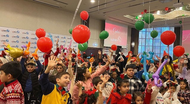 LÖSEV, her yılbaşında olduğu gibi bu yıl da lösemili çocuklar ve aileleri için anlam dolu yılbaşı etkinlikleri düzenliyor