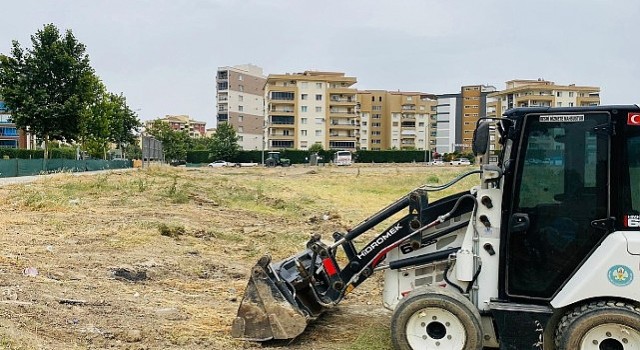 Manisada Yabani Ot Temizliği Çalışmaları Devam Ediyor