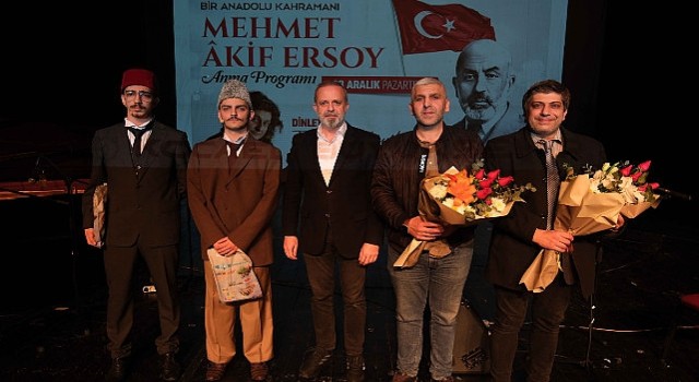 Mehmet Akif, dinleti ve tiyatro ile anıldı