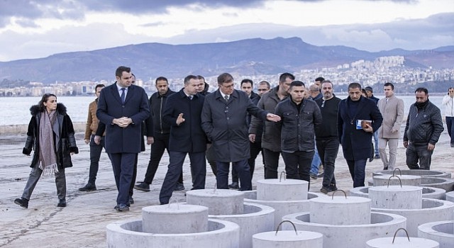 Başkan Tugay Kordondaki çalışmaları inceledi “Kordon daha güvenli, yeşil ve konforlu olacak