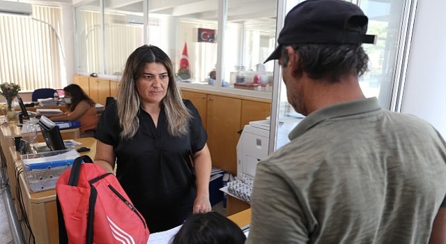 Burhaniye Belediyesinden ihtiyaç sahibi vatandaşlara yardımlar sürüyor.