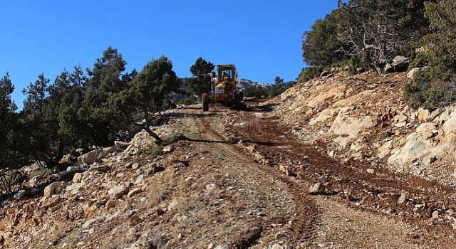 Elmalıda 19 mahallenin yayla yoluna ulaşım kolaylaştı