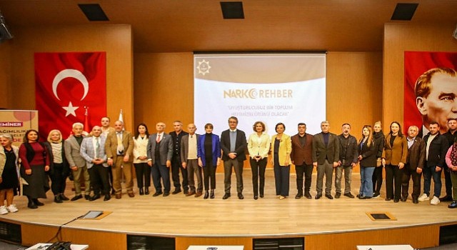 Karabağlar Belediyesinin bağımlılık seminerleri yoğun ilgi görüyor