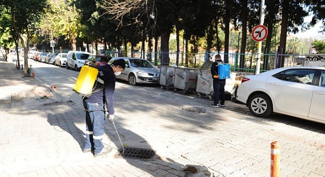 Karşıyakada ilaçlama mesaisi devam ediyor