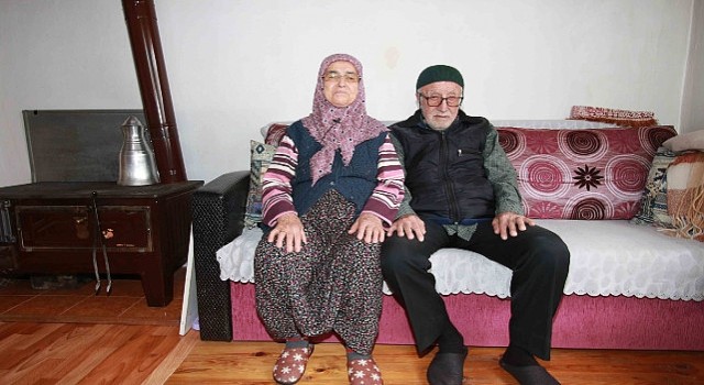 Tutuş çiftine Büyükşehirden sıcak yemek; Büyükşehir, gönüllere dokunuyor