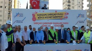 Adana Büyükşehir Belediyesi, Sarıçam Çarkıpare Mahallesi’nde park ve Ertuğrulgazi Mahallesi Akkuyu TOKİ’ye çocuk kreşi için düğmeye bastı.