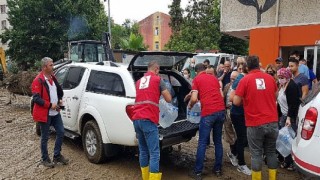 Kızılay’dan selzedelere sıcak yemek