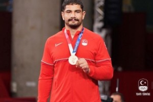 Olimpik Anneler projesinin sporcularından Taha Akgül Bronz Madalya kazandı