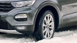 Pirelli’nin Yeni Cinturato Winter 2 Deseni Genişletilmiş Kılcal Kanal Yapısıyla Karı Sıkıştırarak Hapsediyor.