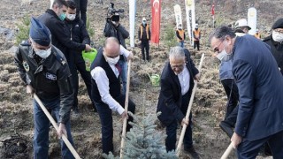 Vali Günaydın ve Başkan Büyükkılıç’tan “Cumhuriyet” Fidanı