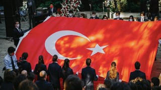 Anıtkabir’de Dalgalanan Şanlı Bayrak İzmir’de!