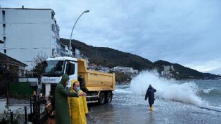 Başkan Sezer ve Seymen çizmeleri giyip çalışmalara destek verdi