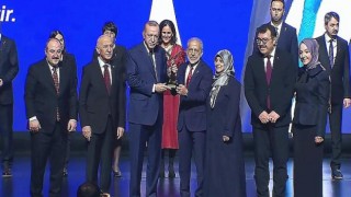 HRÜ Rektörü Prof. Dr. Mehmet Sabri Çelik Bilim Ödülünü, Cumhurbaşkanımız Recep Tayyip Erdoğan’dan Aldı