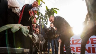 İkizdere’den kurtarılan fidanlar İzmir’de Turuncu Bahçe’ye dikildi