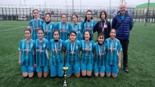 Yıldırım Mesleki ve Teknik Anadolu Lisesi Kız Futbol Takımı Bursa Şampiyonu